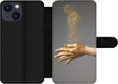 Bookcase Geschikt voor iPhone 13 Mini telefoonhoesje - Vrouw met goud geverfde handen en een wolk van glitters - Met vakjes - Wallet case met magneetsluiting