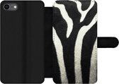 Bookcase Geschikt voor iPhone 8 telefoonhoesje - Dierenprint - Zebra - Zwart - Wit - Met vakjes - Wallet case met magneetsluiting