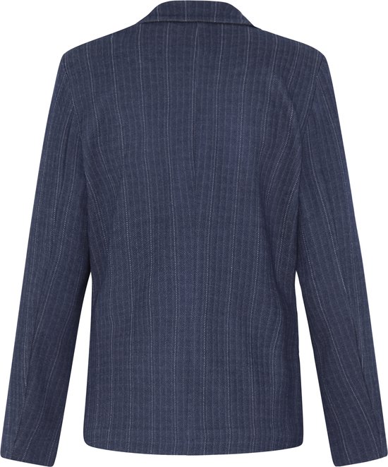 Achterkant van een donkerblauwe blazer met wit krijtstreepmotief.