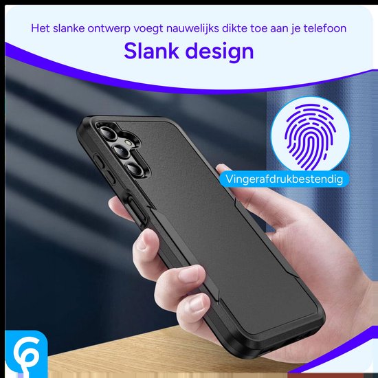 Main tenant une coque noire fine pour Samsung A26-5G, avec une texture résistante aux empreintes digitales.