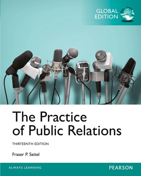 De kaft van "The Practice of Public Relations Global Edition" toont een rij microfoons op standaardjes tegen een blauwe achtergrond. De titel en auteursinformatie staan onderaan.