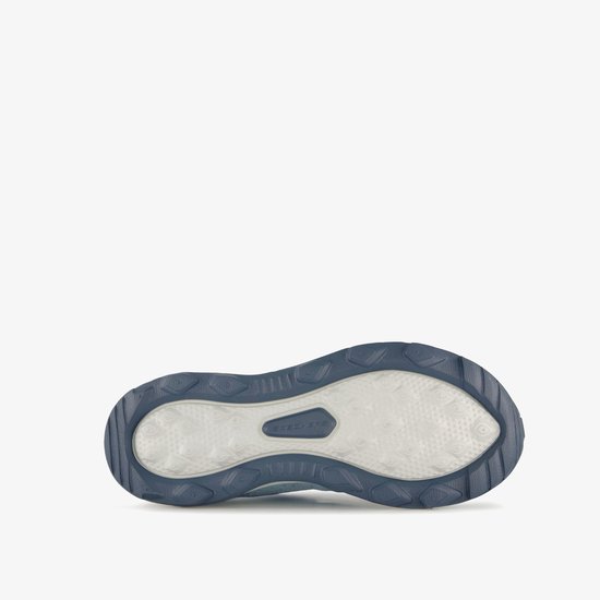 Onderkant van een blauwe Skechers sneaker met een wit met blauwe zool.