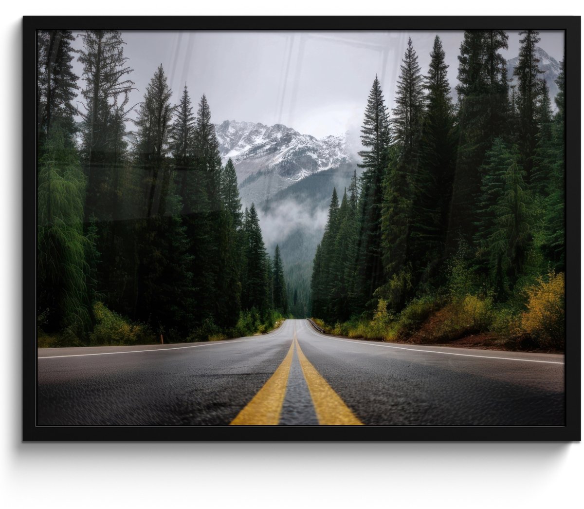 FrameYourWall Poster in lijst - Fotolijst 70x50 cm - Posters - Sparrenbos - Weg - Bergen - Sneeuw - Posterlijst zwart - Decoratie - Wanddecoratie woonkamer - Muurdecoratie slaapkamer