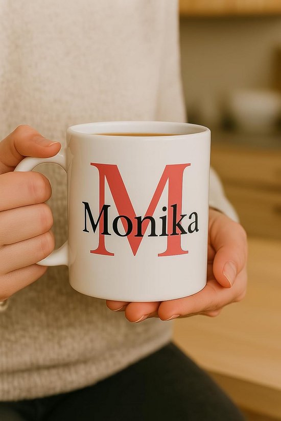 Gepersonaliseerde mok met naam en initiaal, keramische koffiekop als cadeau — afbeelding 3