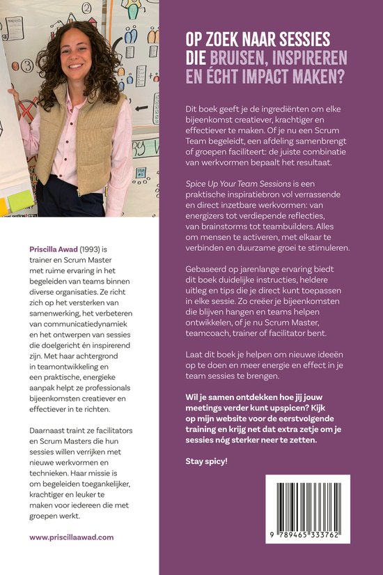 Priscilla Awad, trainer en Scrum Master, staat naast een muur met post-its, gekleed in een beige gilet.