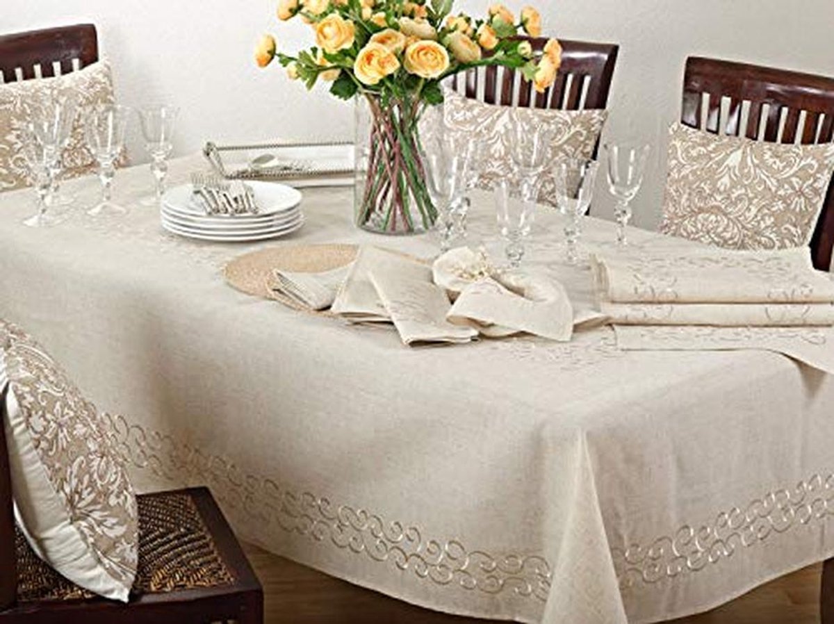 Elegante geborduurde linnenmix tafelloper met bloemen