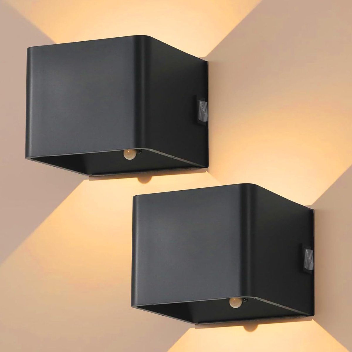 Moderne LED Wandlamp - Draadloze Verlichting - Bewegingsdetectie - Oplaadbaar met 3 standen - 10x10x8 cm - Zwart