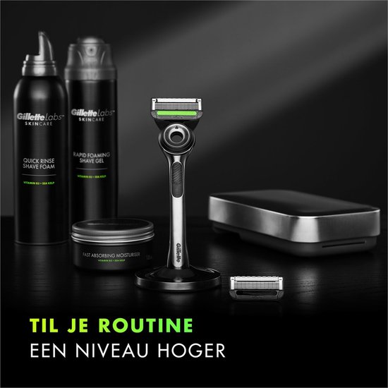 Gillette Labs - Scheerset - 1 Handvat + 5 scheermesjes Met Exfoliërende Strip + Magnetische Standaard Met Travelcase