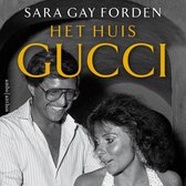 Boekomslag van "Het huis Gucci" met een zwart-witfoto van een lachende man met bril en een vrouw.
