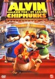 De Chipmunks Simon, Alvin en Theodore op een rode loper voor een bioscoop. Alvin zingt in een microfoon.