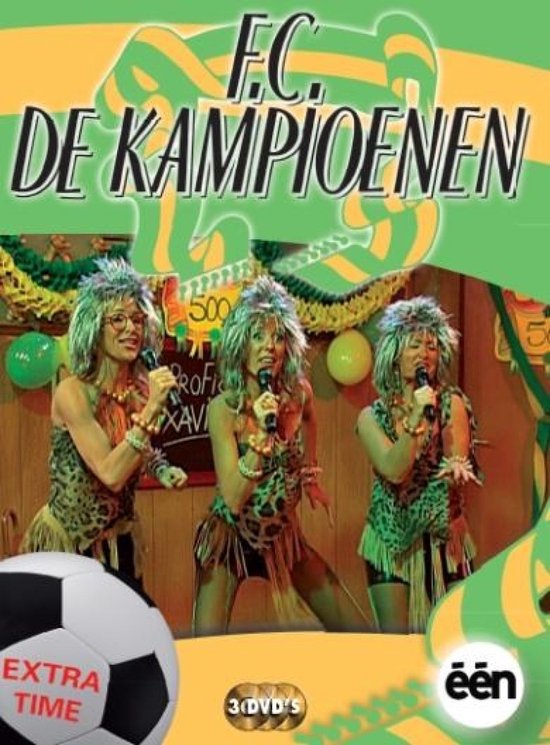 Drie vrouwen met luipaardprintoutfits en stekelig haar zingen in microfoons, met 'F.C. DE KAMPIOENEN' boven hen.