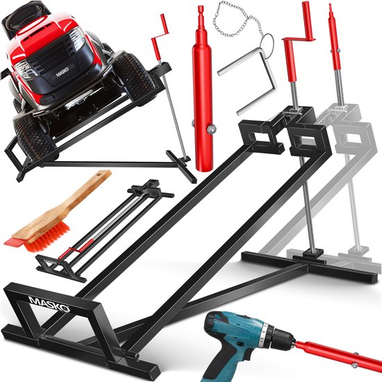 Tondeuse autoportée rouge sur une souleveuse noire, avec outils, brosse pour tondeuse et tournevis.
