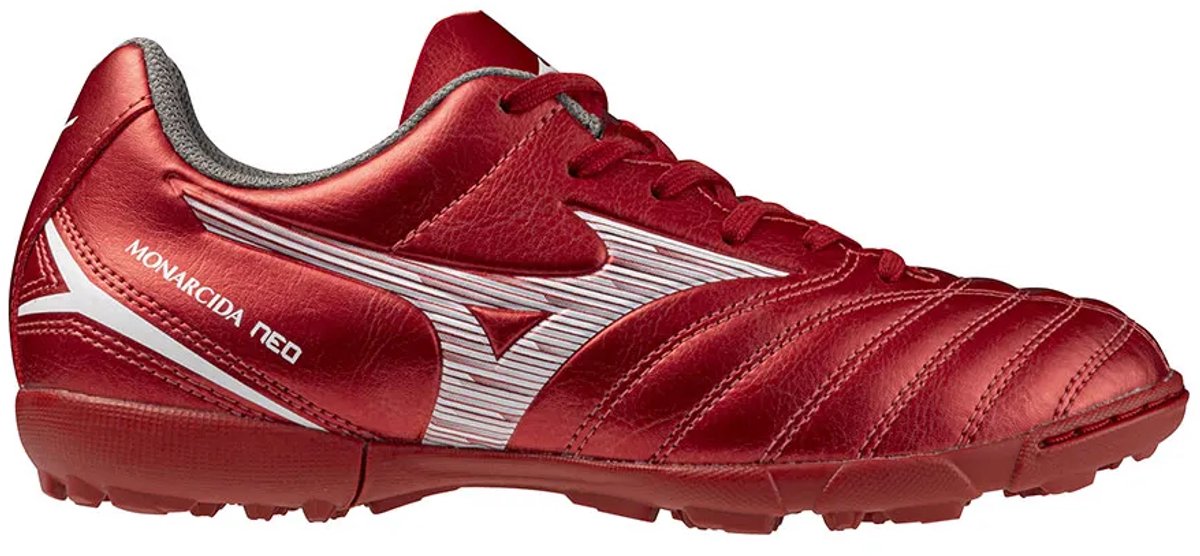 Rode Mizuno Monarcida Neo III Select As voetbalschoenen voor junioren, ontworpen voor kunstgras en brede pasvorm.