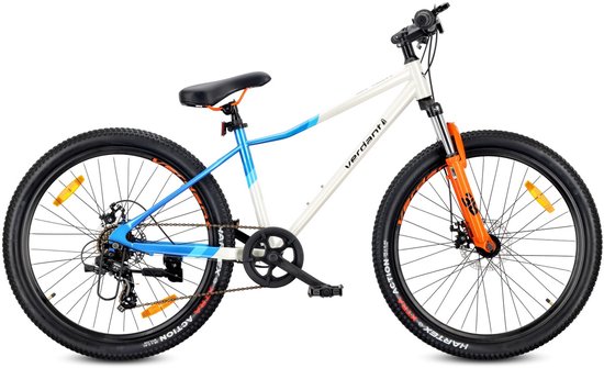 Wit-blauwe mountainbike met oranje voorvork, verende voorvork en 26-inch wielen.