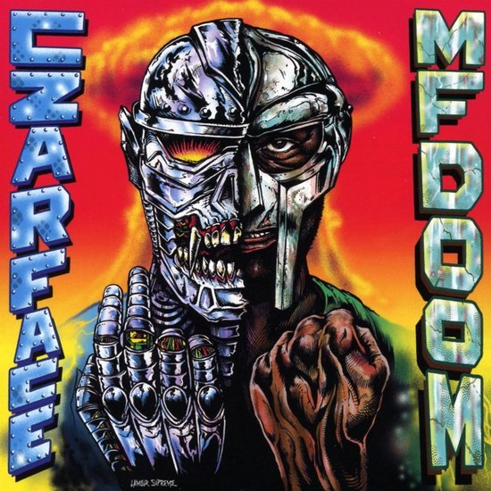 Czarface Meets Metal Face albumcover met een half robot, half menselijk gezicht op een nucleaire explosie achtergrond.