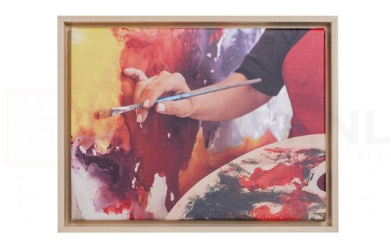 Een schilder met een palette en kwast, schildert op een abstract doek, in een houten baklijst.