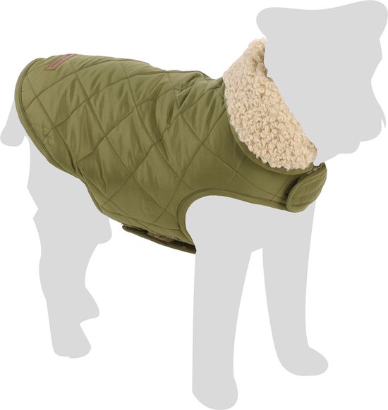 Groene, doorgestikte hondenjas met crème teddy kraag, op een witte paspop.
