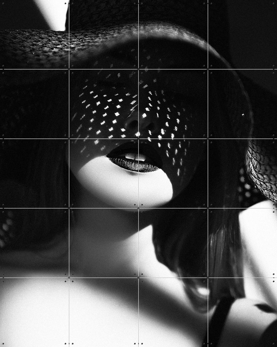 IXXI White Dots, Ruslan Bolgov & Various - 80 x 100 cm - Gratis ophangtool - Grote wanddecoratie en posters - Fotografie, Klassiek, Slaapkamer