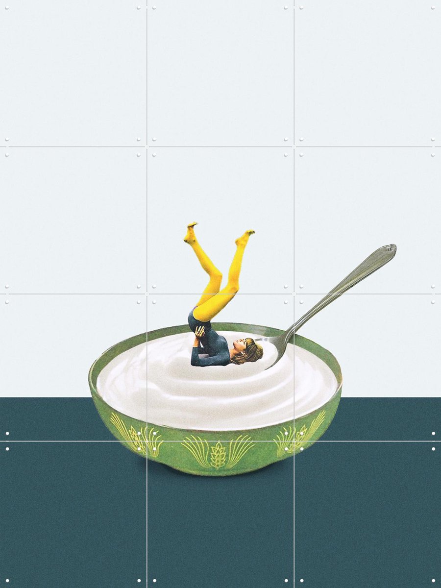 IXXI Yoga in my Yoghurt, Maarten Léon - 60 x 80 cm - Gratis ophangtool - Grote wanddecoratie en posters - Kleurrijk, Illustraties, Surrealisme