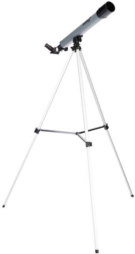 Grijze telescoop met een zilveren statief met drie poten.