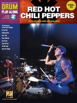 Red Hot Chili Peppers Drum Play-Along, Vol. 31. Een drummer in een rood petje speelt op een drumstel, met een andere muzikant op de achtergrond.