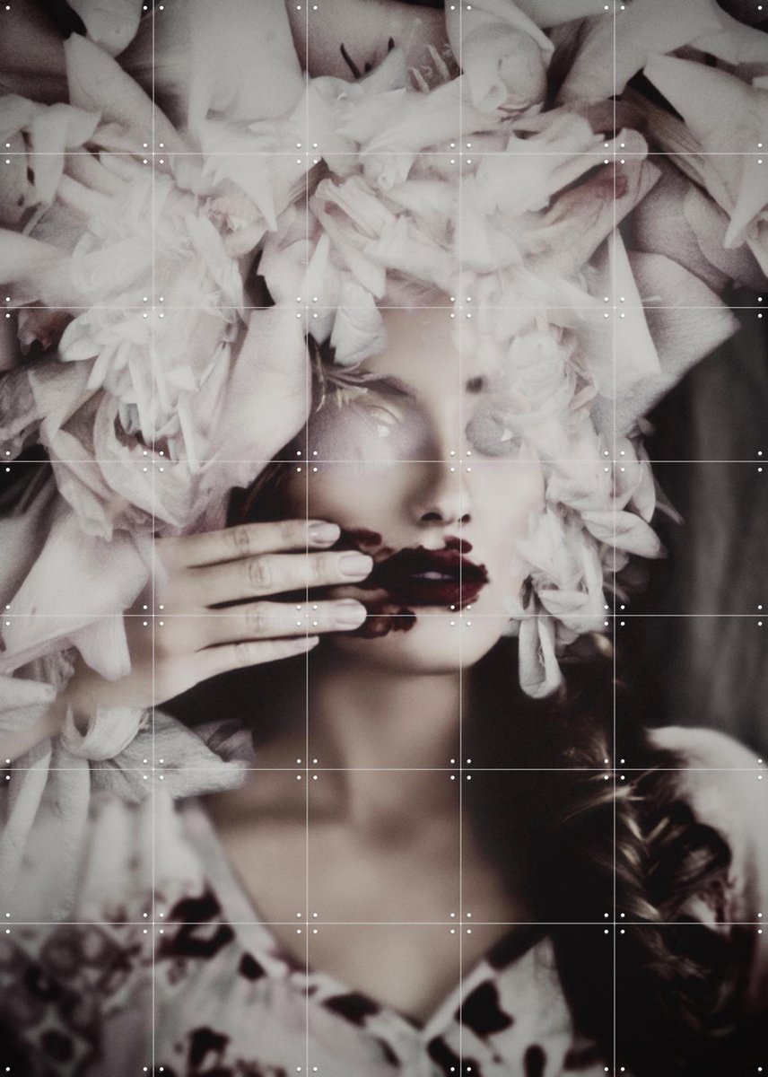 IXXI Anthina, STUDIO HANNAH LEMHOLT - 100 x 140 cm - Gratis ophangtool - Grote wanddecoratie en posters - Surrealisme, Fotografie, Woonkamer