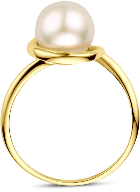 Gouden ring met een grote witte parel, vastgezet met een gedraaide gouden band.