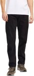 Man in Jack & Jones zwarte jeans en grijze sneakers
