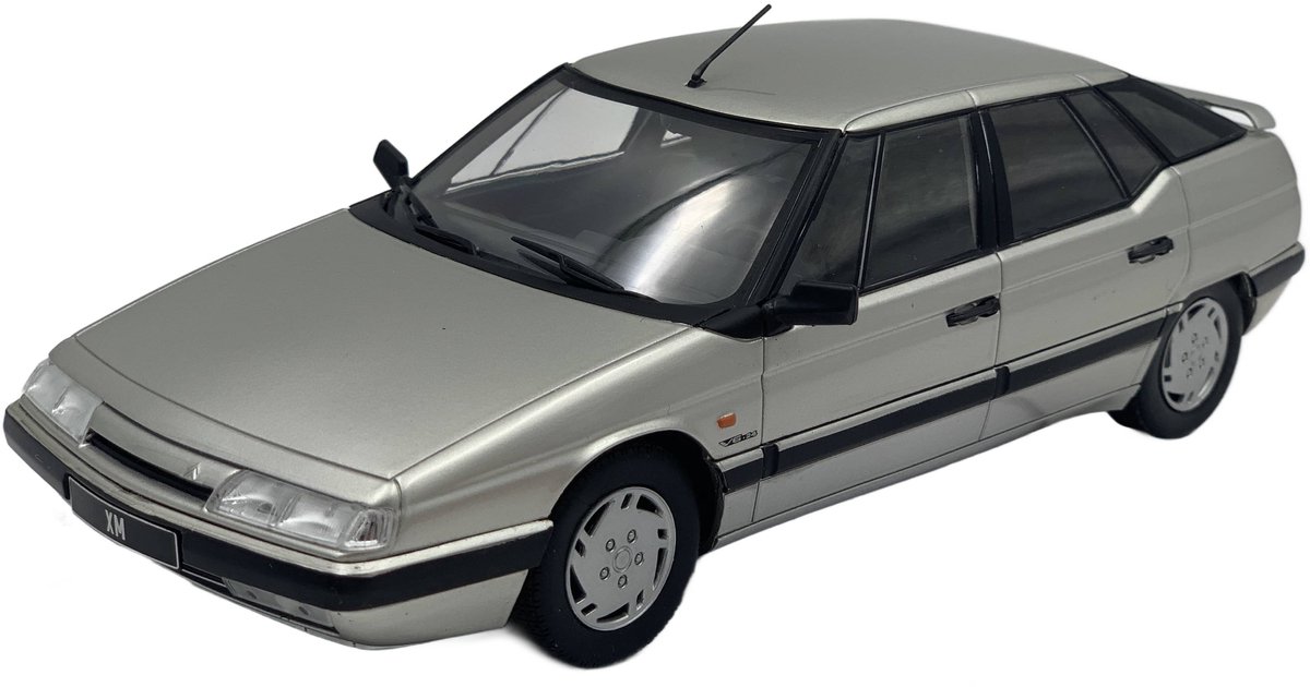 Citroen XM 1989 model 124216 WhiteBox 1:24 zilver