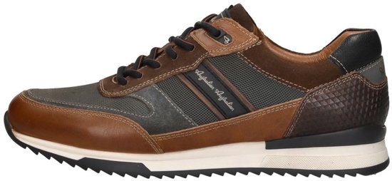 Bruine herensneaker van leer en textiel, met veters en een leren hiel.