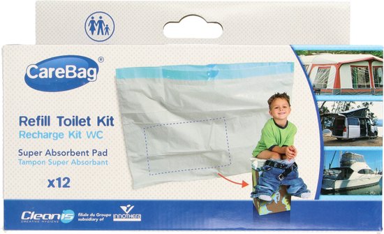 Doos met 12 CareBag hervulzakken voor droogtoilet. Een jongen zit op een verhoogd toilet.