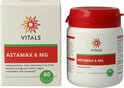Kartonnen verpakking en pot met Vitals Astamax 6 mg softgels. Pot heeft een rode dop en bevat 60 softgels.
