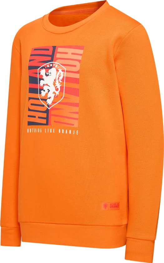 Oranje sweater met op de voorkant een logo met een leeuw en tekst 'HOLLAND NOTHING LIKE ORANJE'.