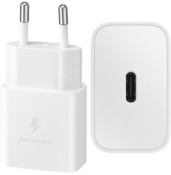 Witte Samsung snellader met USB-C poort en twee ronde stekkers, naast een aparte USB-C poort.