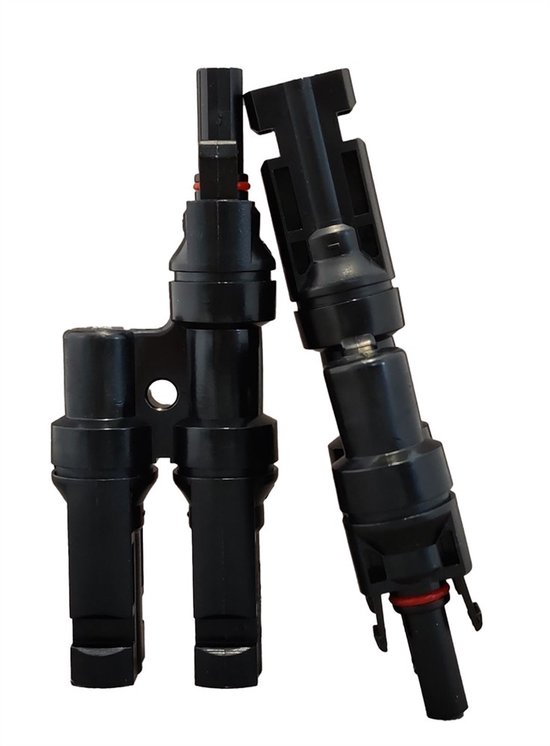 Zwarte MC4-Y splitter met rode ringen, met een Y-splitsing naar twee aansluitingen, naast een enkele connector.