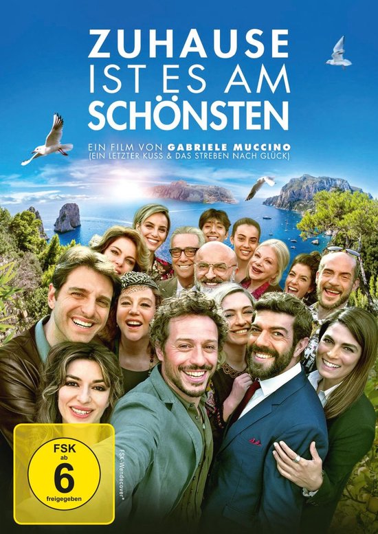 Poster van de film 'Zuhause ist es am schönsten'. Een groep lachende mensen op een zonnig eiland.