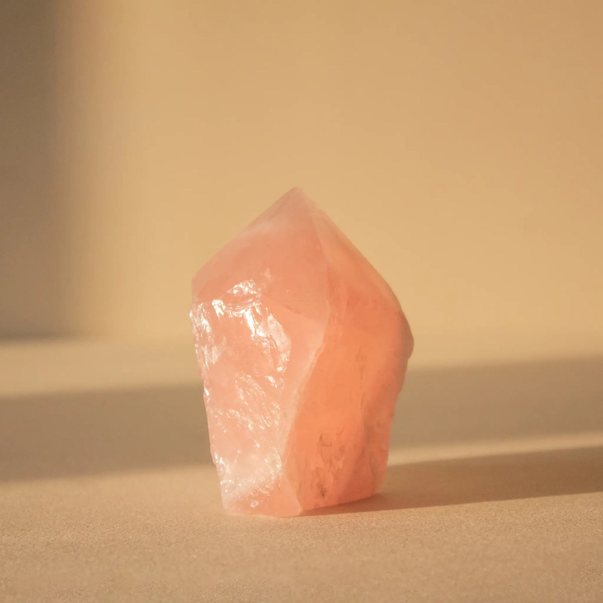 ANAS Rozenkwarts punt - Edelsteen - Kristal - Mineralen - Rust - Meditatie - Decoratie - Housewarming - Lengte: 7-10 cm Breedte: 7-8 cm