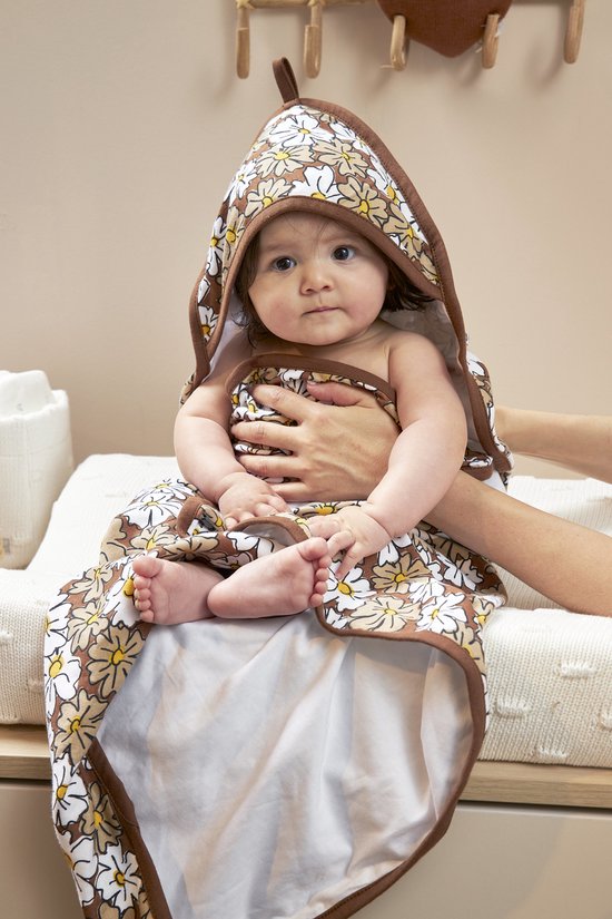 Meyco Baby Vintage Flower badcape - chocolate - 90x90cm van Meyco — afbeelding 2