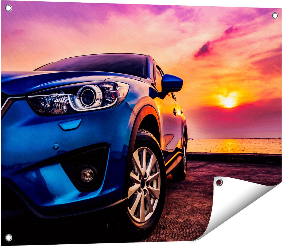 Gards Tuinposter Blauwe Sportwagen Auto bij Zonsondergang - 80x60 cm - Tuindoek - Tuindecoratie - Wanddecoratie buiten - Tuinschilderij Multikleur