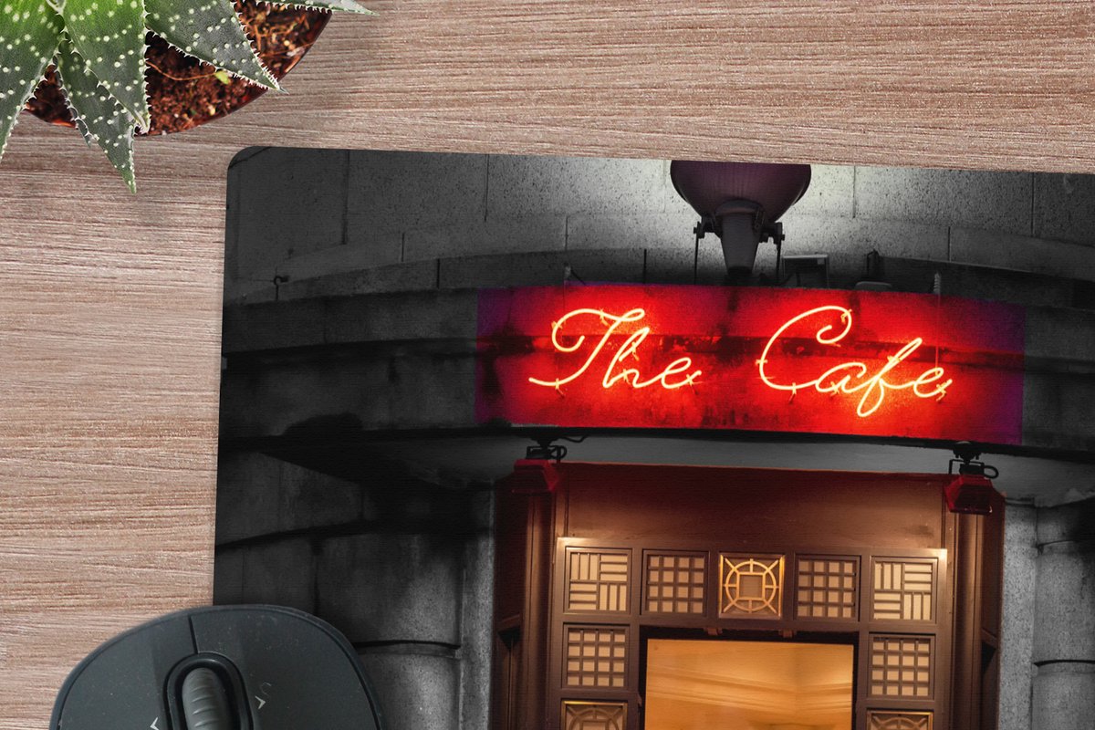 Muismat XXL 40x40 cm - Bureau onderlegger - Bureau mat Deur - Café - Rood - Architectuur - Neonlicht - Bureaumat - Gaming mousepad xl - Bureaulegger groot - Computer deskmat