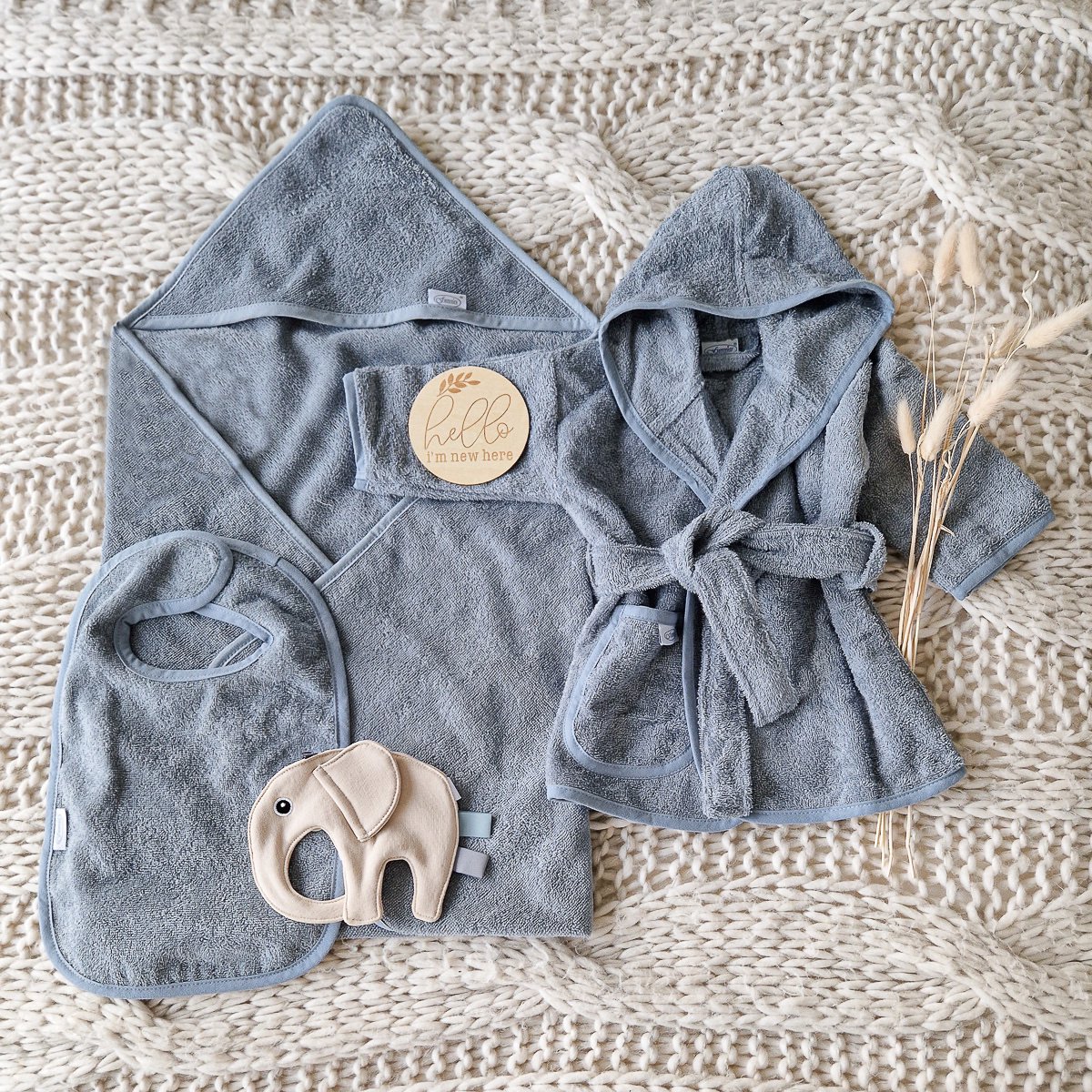 Goedkoopste Kraamcadeau giftbox essentials L grijs blauw - Jongen - Babygeschenkset - Babygeschenkset - Baby cadeau - Kraammand