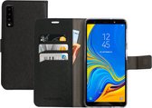 Mobiparts hoesje geschikt voor Samsung Galaxy A7 (2018) - Saffiano Wallet/Portemonnee hoesje - Magneet Sluiting - 3 Opbergvakken - Zwart