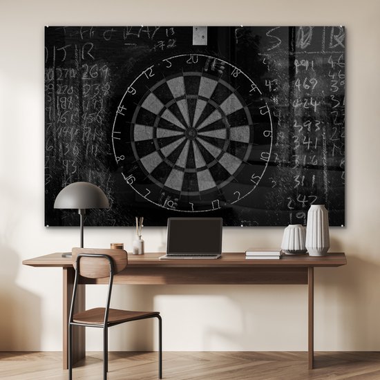 MuchoWow® Glasschilderij 150x100 cm - Schilderij acrylglas - Dartbord en een krijtbord - zwart wit - Foto op glas - Schilderijen