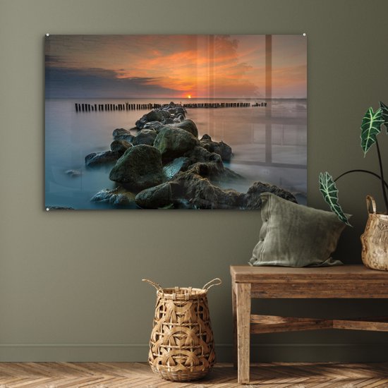 MuchoWow® Glasschilderij 120x80 cm - Schilderij acrylglas - Zee - Zon - Stenen - Foto op glas - Muurdecoratie woonkamer - Wanddecoratie slaapkamer - Schilderijen