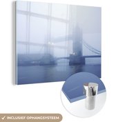 MuchoWow® Glasschilderij 160x120 cm - Schilderij acrylglas - Door mist verhulde Tower Bridge in London - Foto op glas - Schilderijen