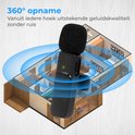 Microphone noir avec bonnette anti-vent dans un plan de maison, indiquant une capture sonore à 360 degrés.