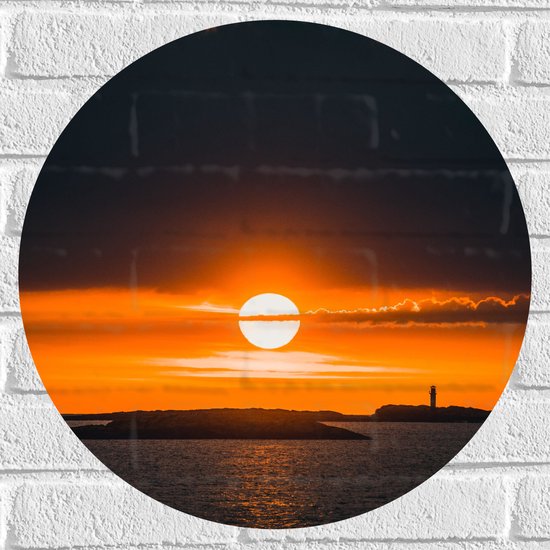WallClassics - Muursticker Cirkel - Silhouet Vuurtoren bij Zonsondergang - 50x50 cm Foto op Muursticker