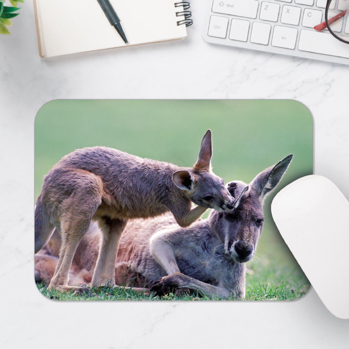 Muismat - Liefdevol Kangeroo Jong met Moeder - 25x18 cm - 2 mm Dik - Muismat van Vinyl