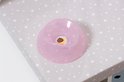 Roze potje voor BABY born pop met een sticker van een drol erop.