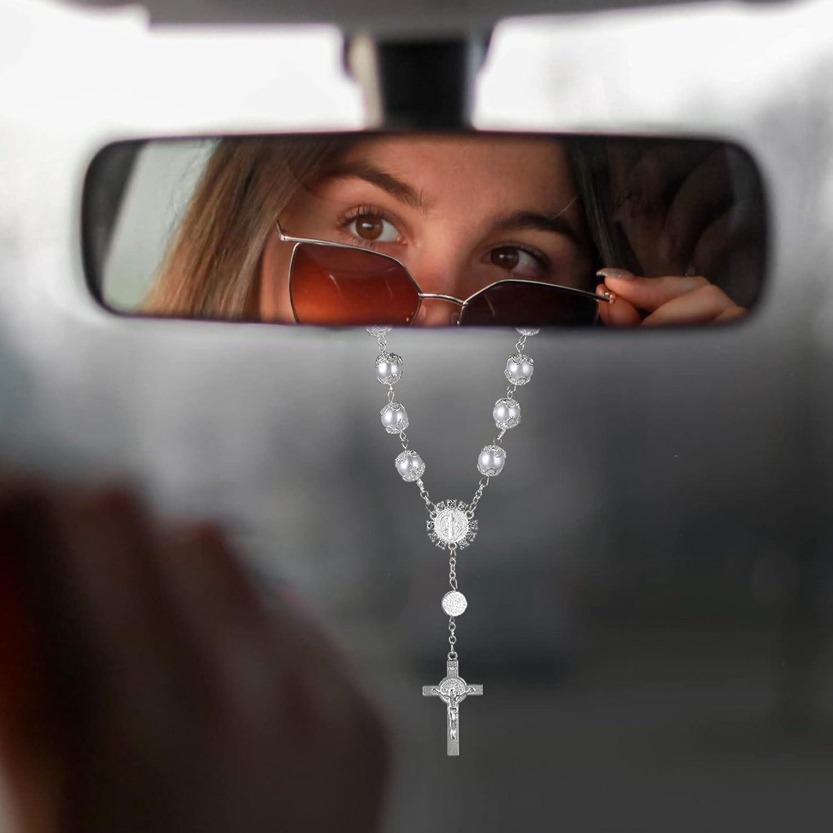 AKTAP Ornement à Suspendre En Forme De Croix De Voiture Les Yeux Du Seigneur Surveillent Votre Rétroviseur Chrétien De Voiture à Suspendre, Cadeau Religieux Pour Décoration De Voiture, Rhinestome